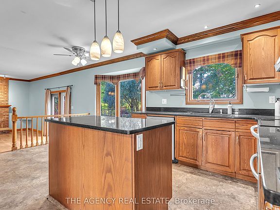 5th image of 32 Glenview Cres