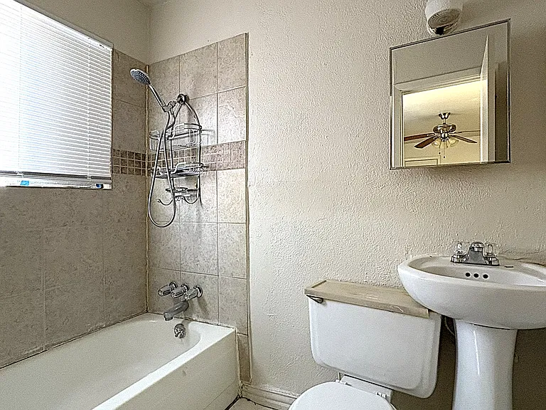 602 Sunset Ln #B — Photo 9