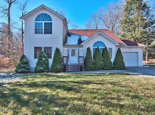 3139 Robert David Dr, Tobyhanna, PA 18466