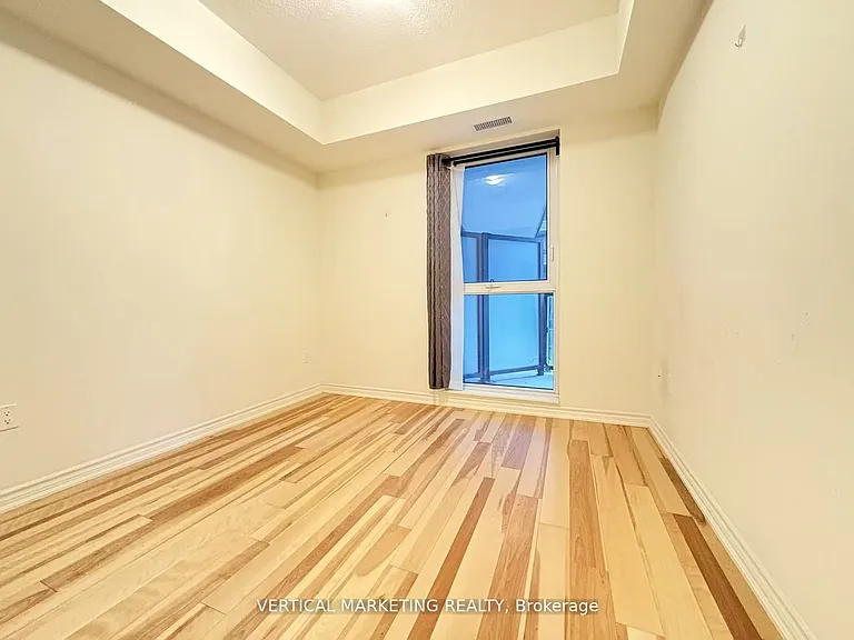 39 Annie Craig Dr #322 — Photo 6