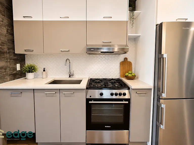 527 Knickerbocker Ave #4L — Photo 2