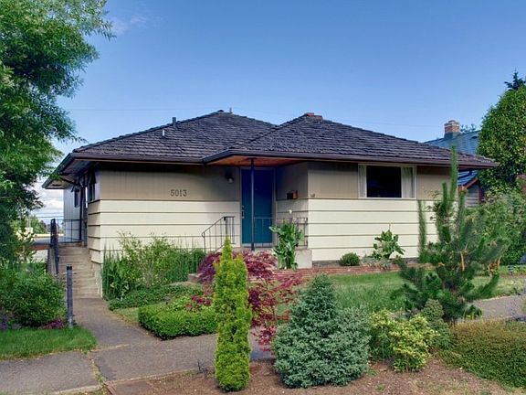One story with daylight basement in desirable Seaview community! Attached garage & carport.