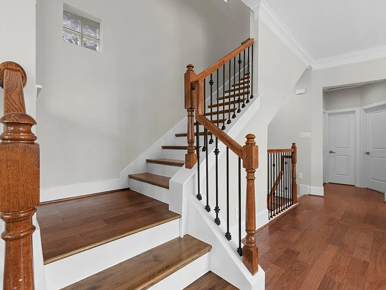 702 N Shepherd Dr — Photo 10
