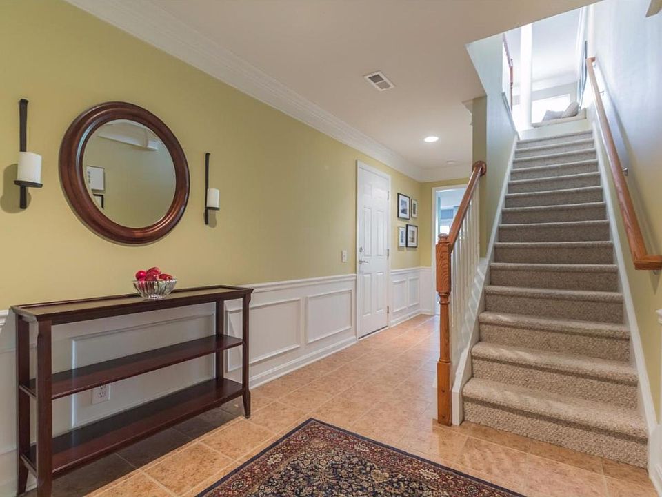 1st image of 262 Baxter Dr