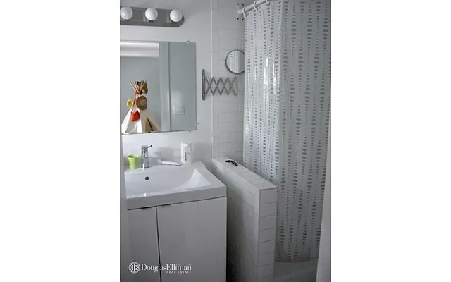 Rented by Douglas Elliman | media 7