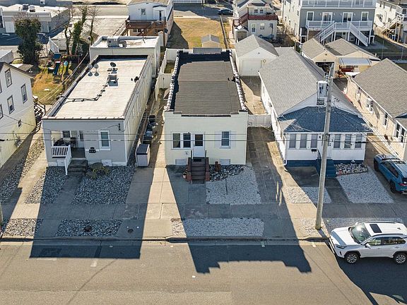 3rd image of 108 W 20th Ave
