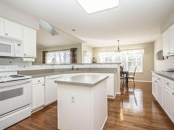 3rd image of 456 Buckstone Pl