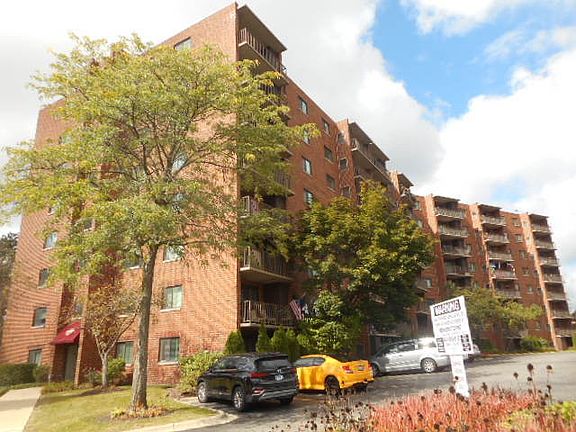2nd image of 1 Bloomingdale Pl APT 712