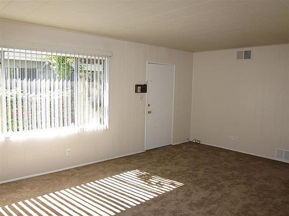 4th image of 4557-59 63rd St