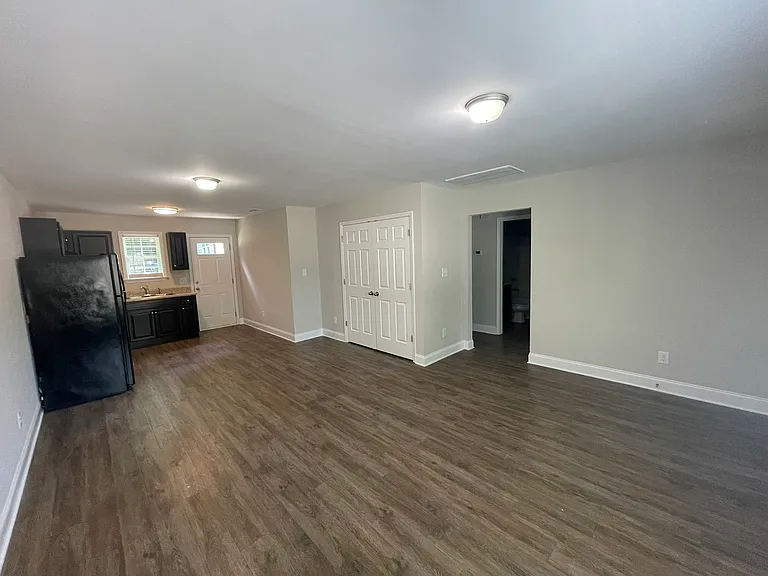 347 E Pine Ave — Photo 4