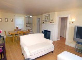 1077 Griffith Rd, Lake Forest, IL 60045