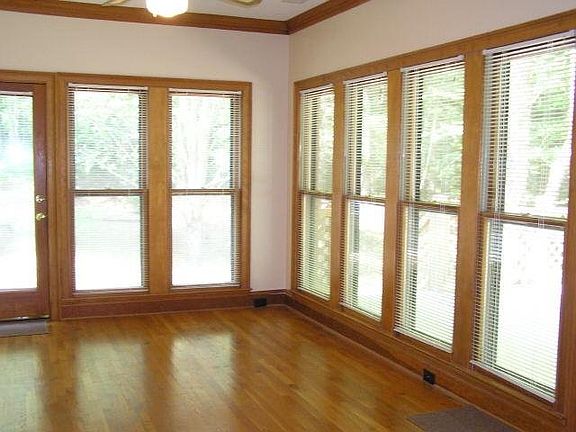 5th image of 1060 Castle Lake Ct