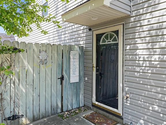 5th image of 2105 Village Pointe Ct