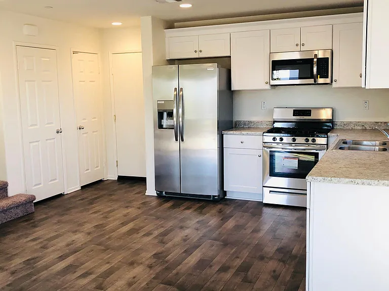 2897 E La Avenida Dr — Photo 12