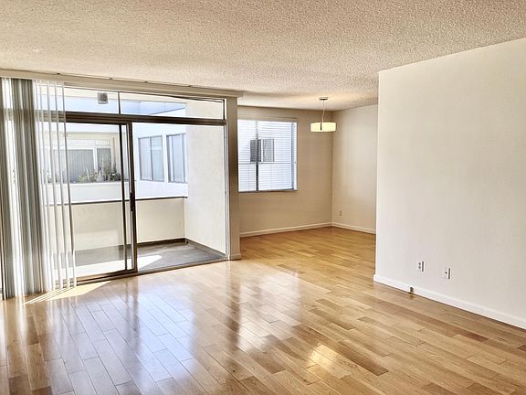 4th image of 1400 California Ave #303