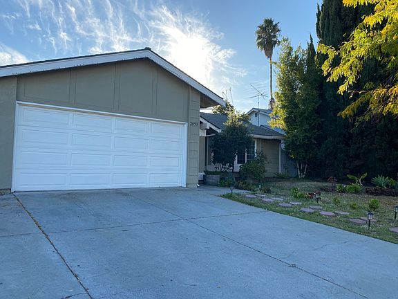 2nd image of 2693 Larch Ct