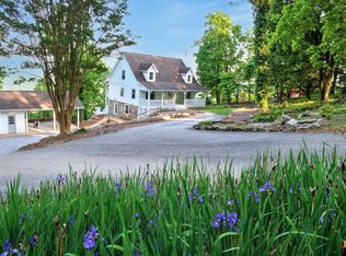 12128 Laurbrow Rd, Soddy Daisy, TN 37379