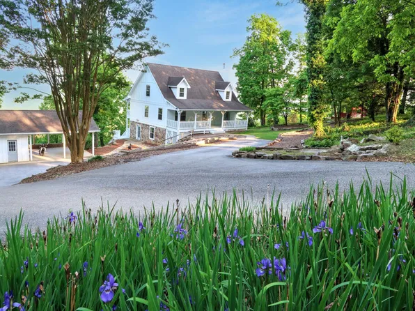 12128 Laurbrow Rd, Soddy Daisy, TN 37379