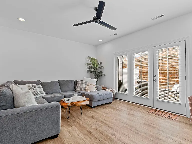5619 Johnson Woods Ct — Photo 14