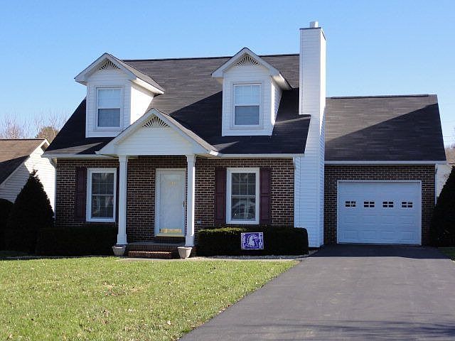 1st image of 1466 Oxford Pl
