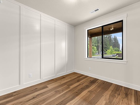3rd image of 916 SE 35th St