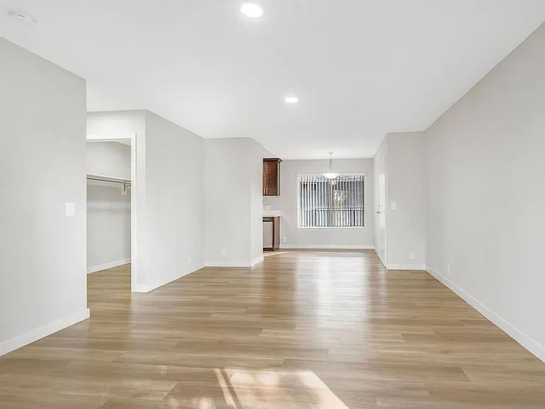 Oxnard Terrace — Photo 10