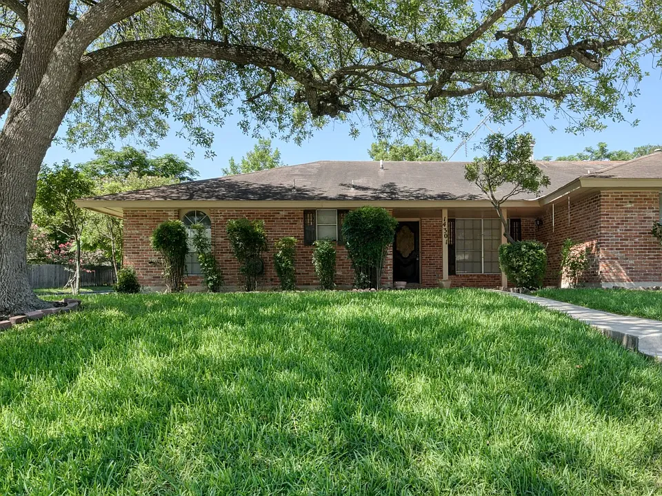 14301 Brook Holw