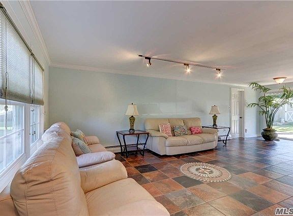 3rd image of 158 Kingston Blvd