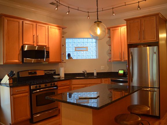 5th image of 902 N Wolcott Ave APT 3