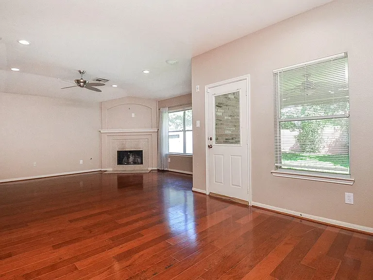 26822 Kingston Glen Ln — Photo 16