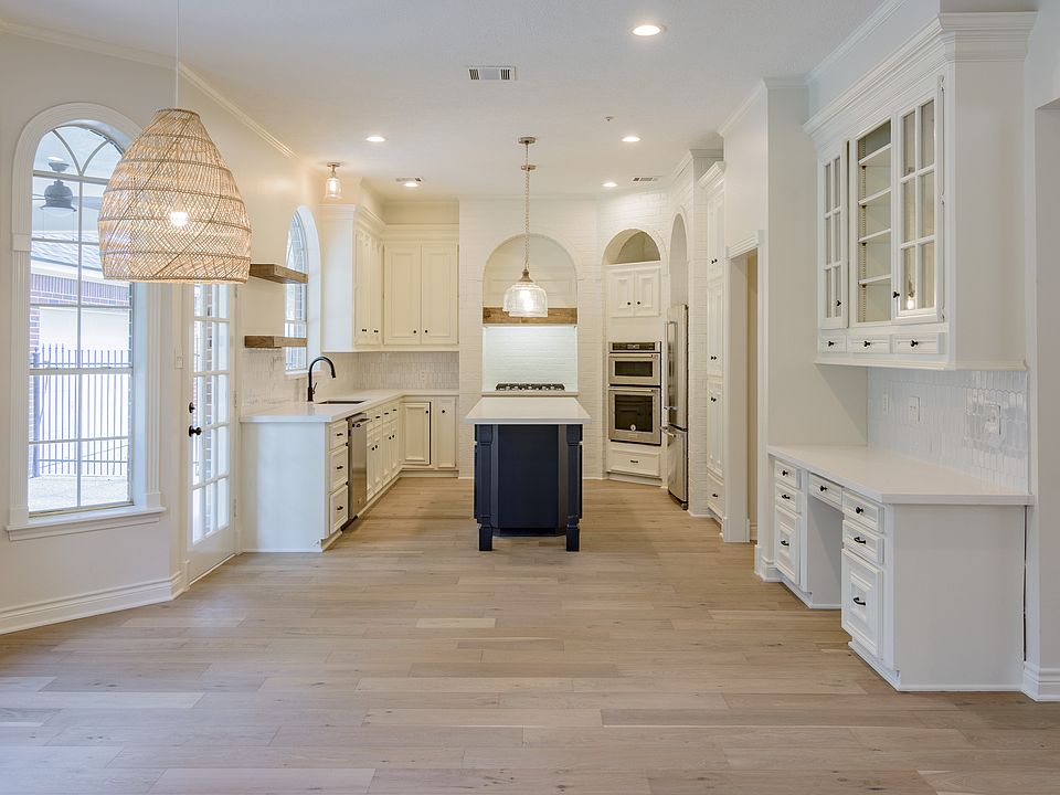 Kitchen and breakfast nook