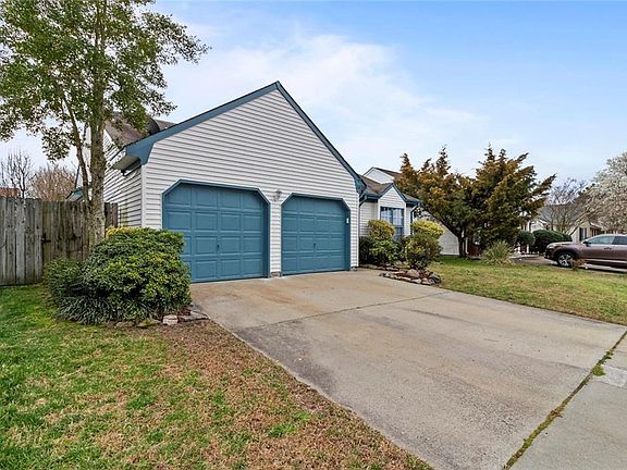 3rd image of 1888 Gershwin Dr