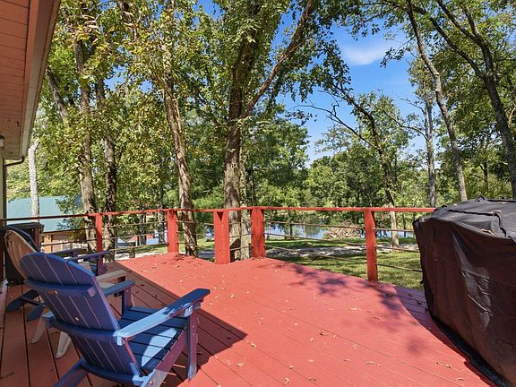 3rd image of 556 Cedar Lk