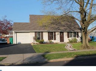 22 Jolly Ln, Levittown, PA 19055