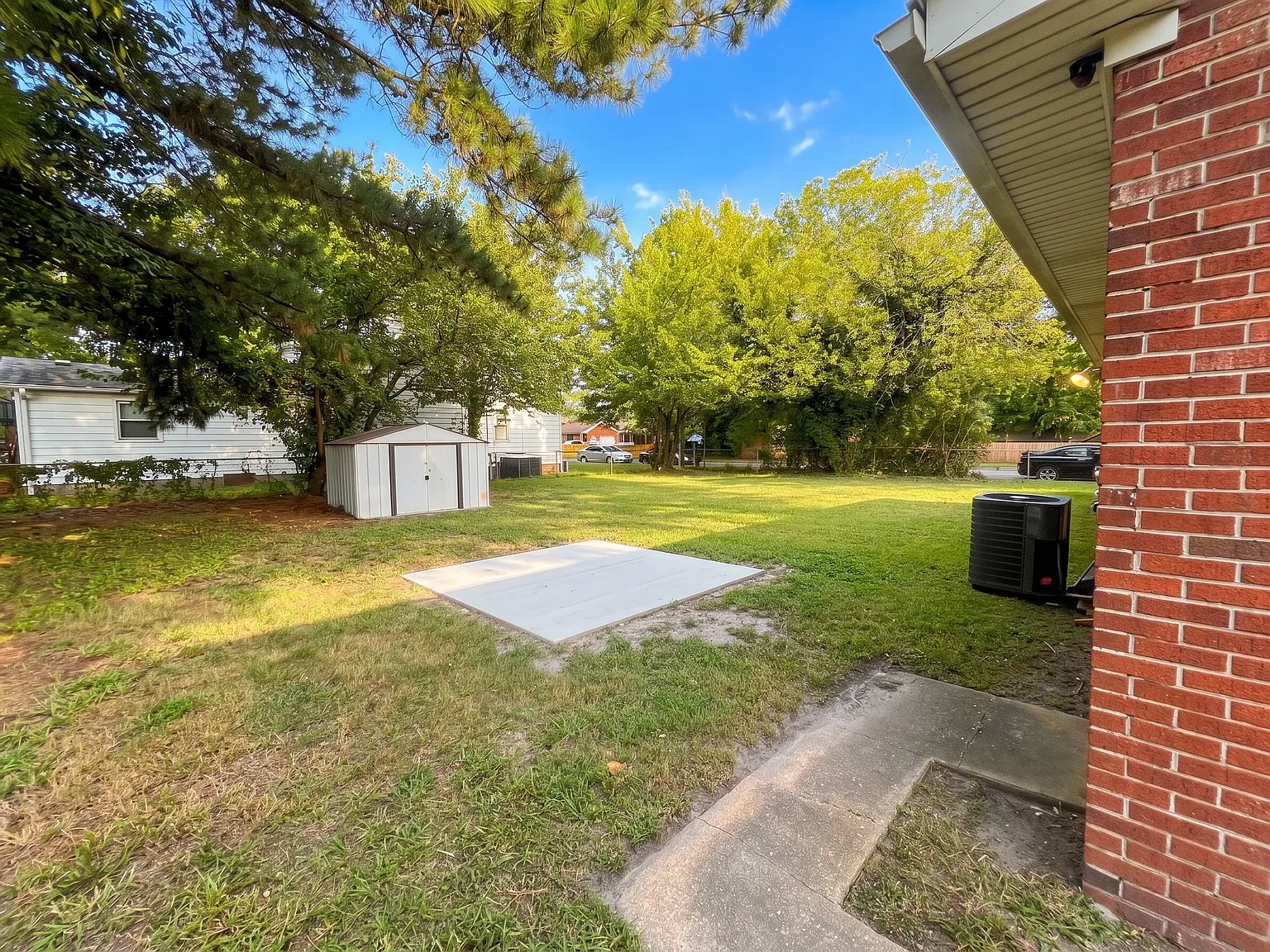 3 bed, 2.0 bath, 1537 sqft, $2,100 — Photo 3