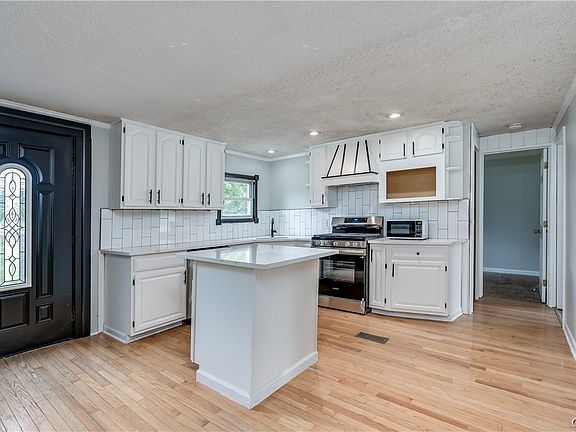 3rd image of 21502 Cole Rd