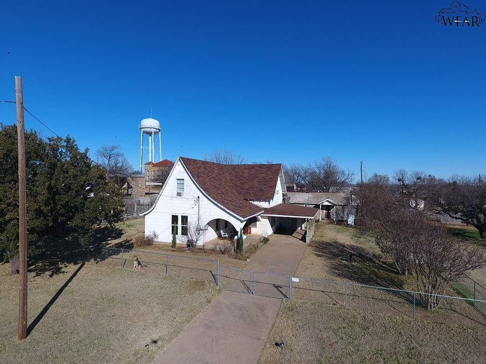 1st image of 219 E Main St