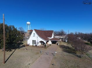 219 E Main St, Archer City, TX 76351