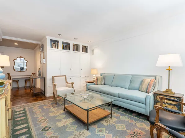 241 East 76th Street 2E image 2 of 6