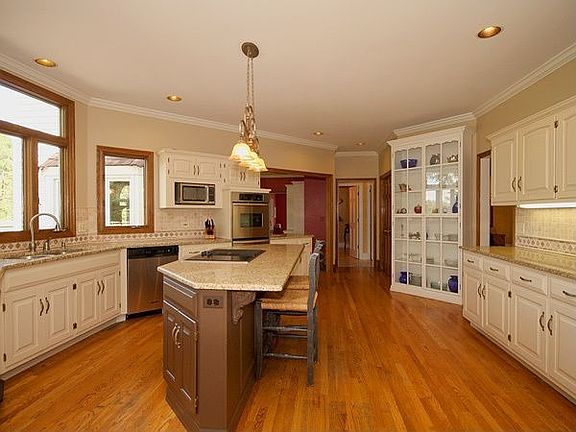 Kitchen w/Stainless Steel appliances