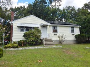 104 Crestfield Dr, Brockton, MA 02302