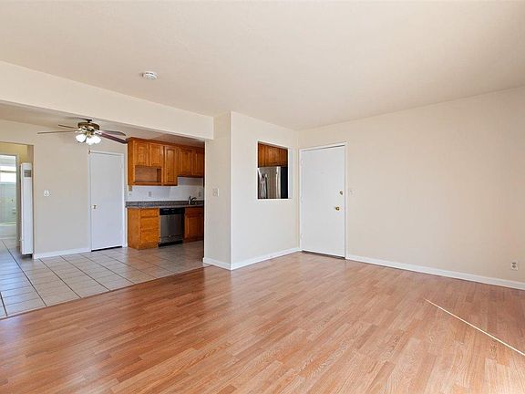 4th image of 10195 Park Cir W #4