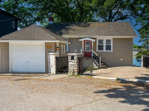 174 Riverside Island Dr, Fox Lake, IL 60020