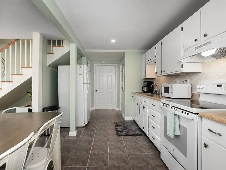 17 Tunis Ave #17 — Photo 4