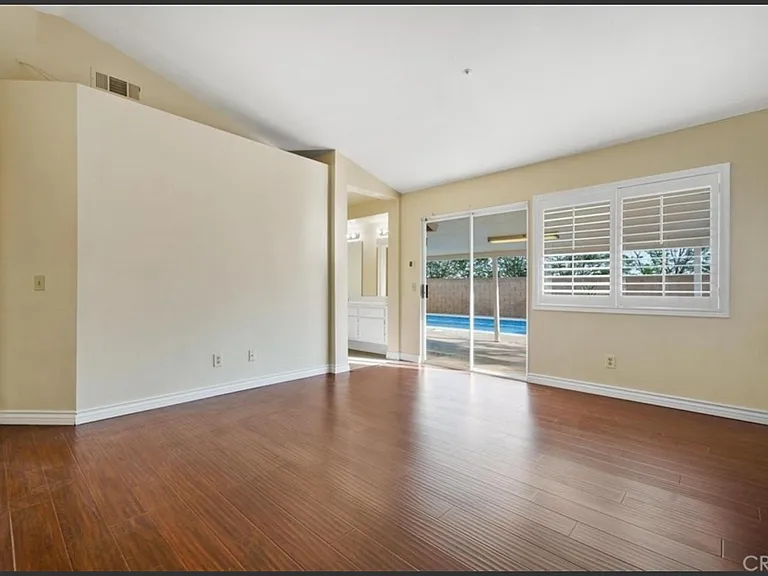 1645 W Victoria St — Photo 18