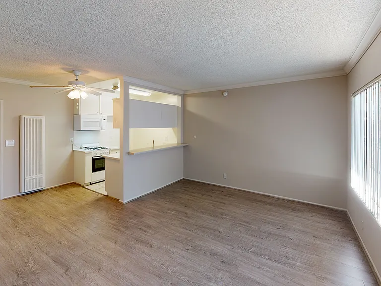 11921 Chandler Blvd — Photo 10