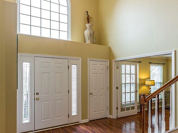 4th image of 2208 Blackmoor Park Ln