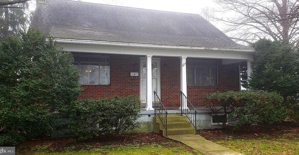 1st image of 1104 E Lehman St