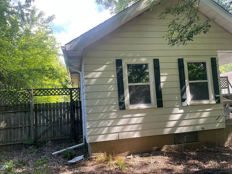 741 Barrie Ave — Photo 3