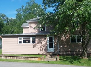 206 Maxwell St, West Milford, WV 26451
